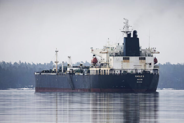 Mosca valuta la scorta militare per proteggere il “flottone ombra” petrolifero