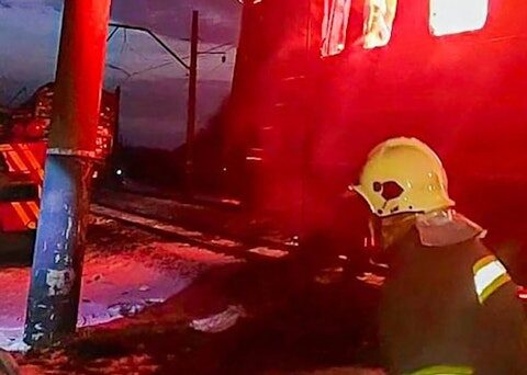 Droni russi colpiscono un treno civile in Ucraina: morti e feriti nel sud della regione di Kharkiv
