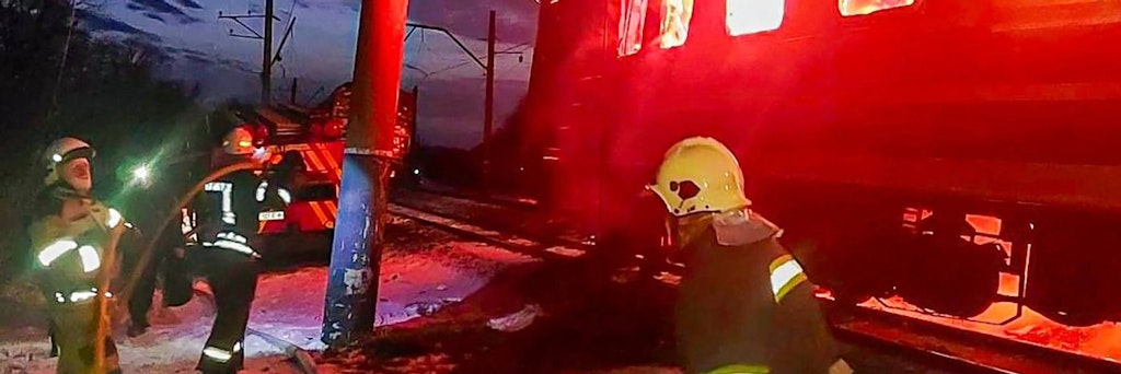 Droni russi colpiscono un treno civile in Ucraina: morti e feriti nel sud della regione di Kharkiv