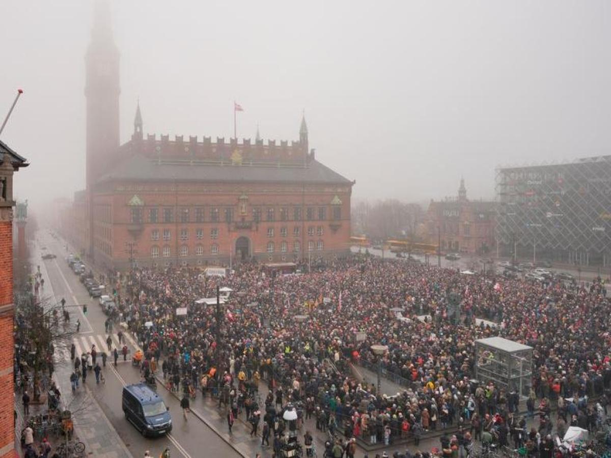 A Copenaghen migliaia protestano contro Trump per le sue mire sulla Groenlandia e l'autodeterminazione del popolo groenlandese