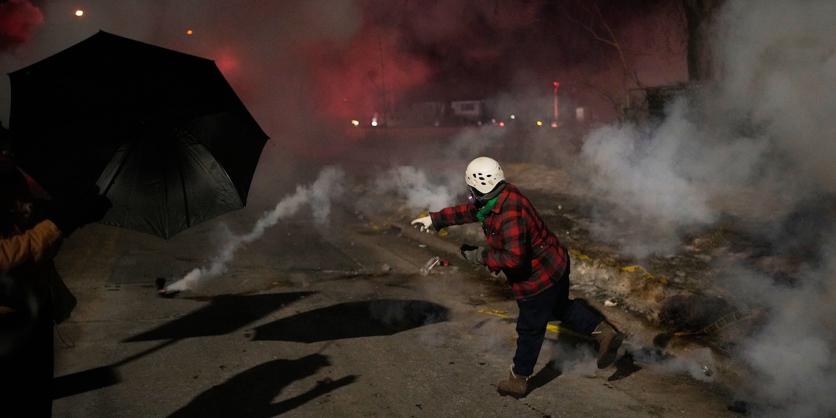 Agente dell'ICE spara a immigrato a Minneapolis una settimana dopo l'omicidio di Renee Nicole Good