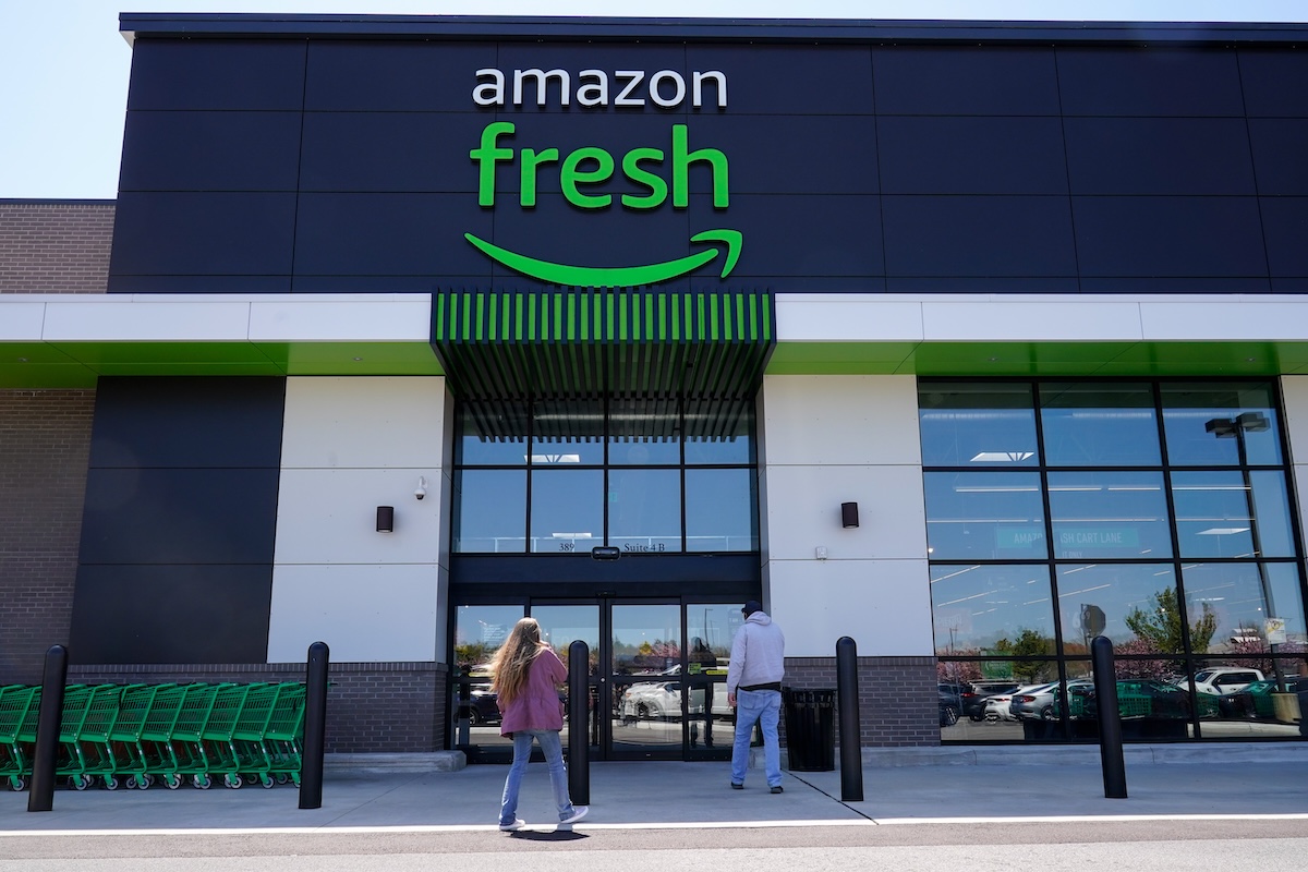 Amazon chiuderà i negozi Amazon Go e Amazon Fresh per mancanza di successo