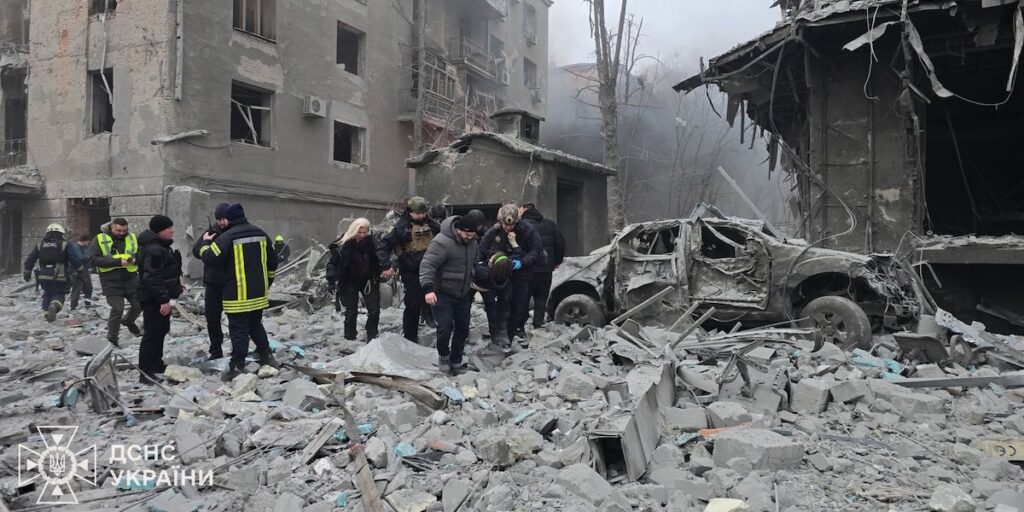 Bombardamento russo a Kharkiv causa due morti e decine di feriti