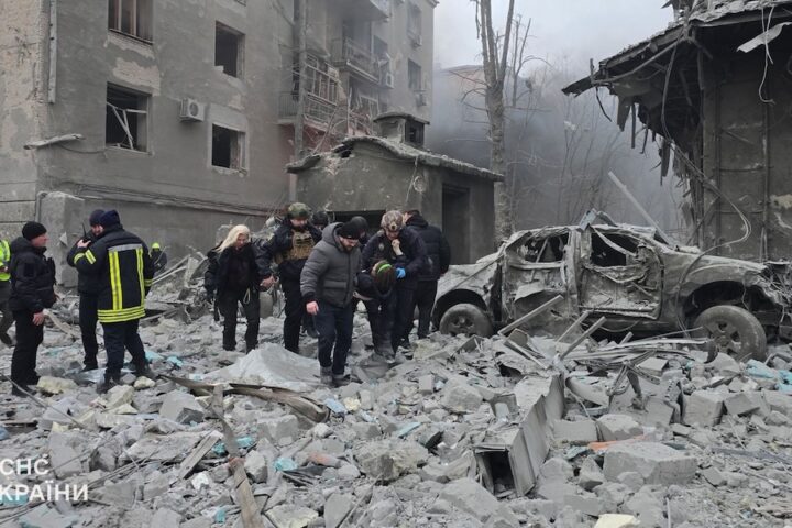 Bombardamento russo a Kharkiv causa due morti e decine di feriti