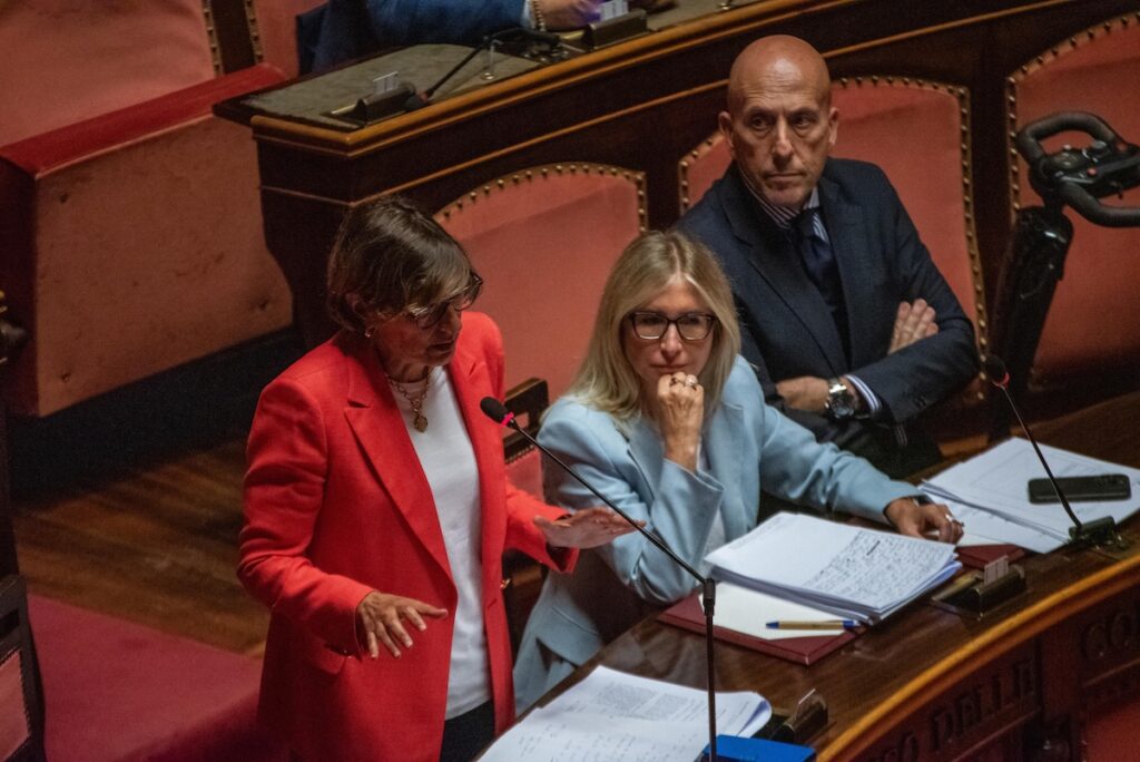 Bongiorno modifica ddl stupro, sparisce la parola «consenso»: reazione furiosa del Pd