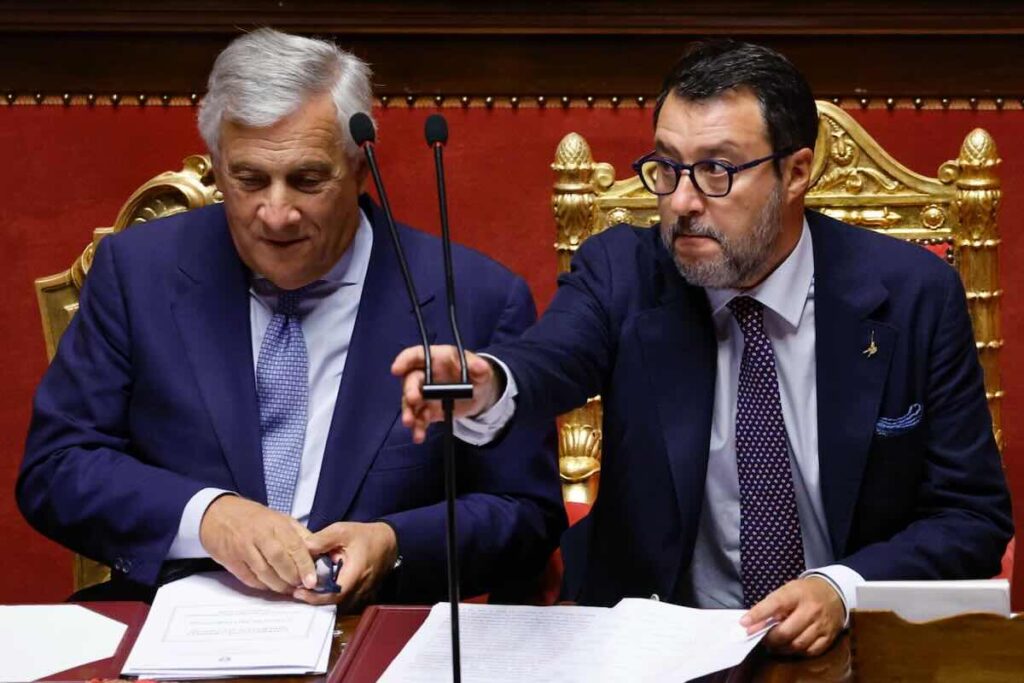 Cambi di casacca: quattro deputati lasciano la Lega per Forza Italia, ma altre adesioni sono attese