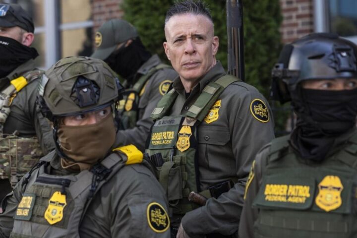 Chi è Greg Bovino, l'agente italoamericano che guida le operazioni contro l'immigrazione illegale negli Stati Uniti