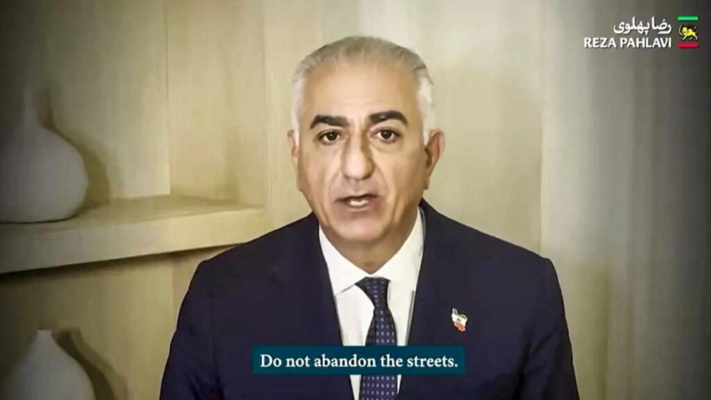 Chi è Reza Pahlavi, il figlio dello scià, ora candidato a guidare un'iraniana transizione