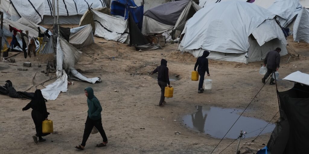 Cinque morti nella Striscia di Gaza a causa del freddo e degli accampamenti precari