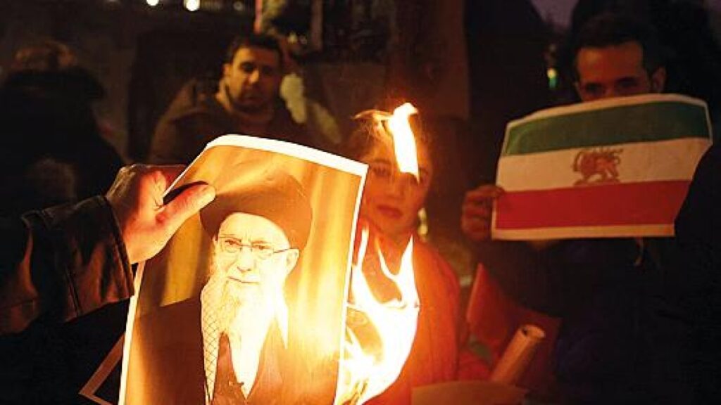 Danny Citrinowicz: «È difficile prevedere la fine del regime iraniano, ma un coinvolgimento Usa potrebbe cambiare tutto»