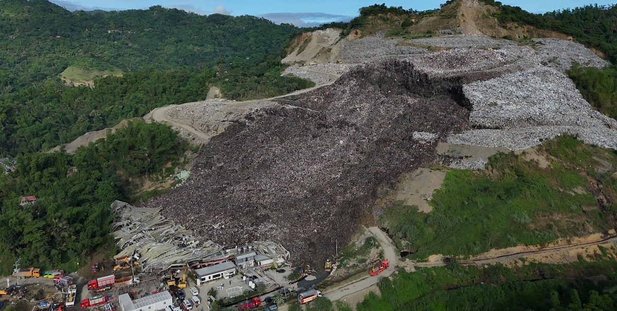 Decine di dispersi a causa di una frana in una discarica a Cebu, Filippine