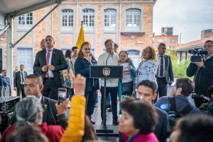 Discorso controverso di Gustavo Petro su Gesù e sessualità provoca reazioni in Colombia