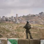 Due carabinieri italiani minacciati e costretti a inginocchiarsi da un colono armato in Cisgiordania