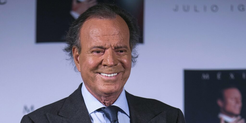 Due ex dipendenti accusano Julio Iglesias di violenza sessuale in Repubblica Dominicana e Bahamas