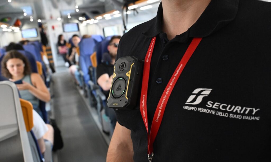 Ferrovie dello Stato equipaggia i suoi operatori di sicurezza con bodycam per aumentare la sicurezza sui treni