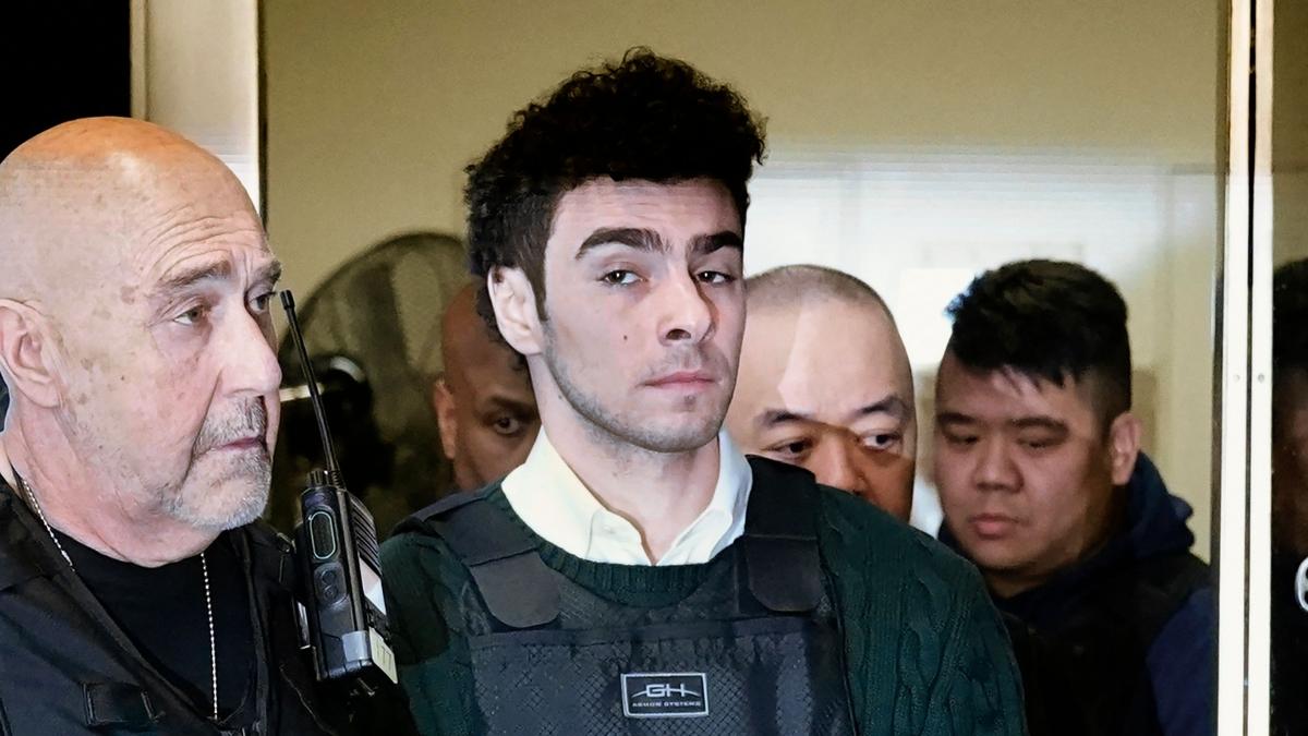 Finge di essere agente Fbi con un tagliapizza per ottenere il rilascio di Luigi Mangione a Brooklyn