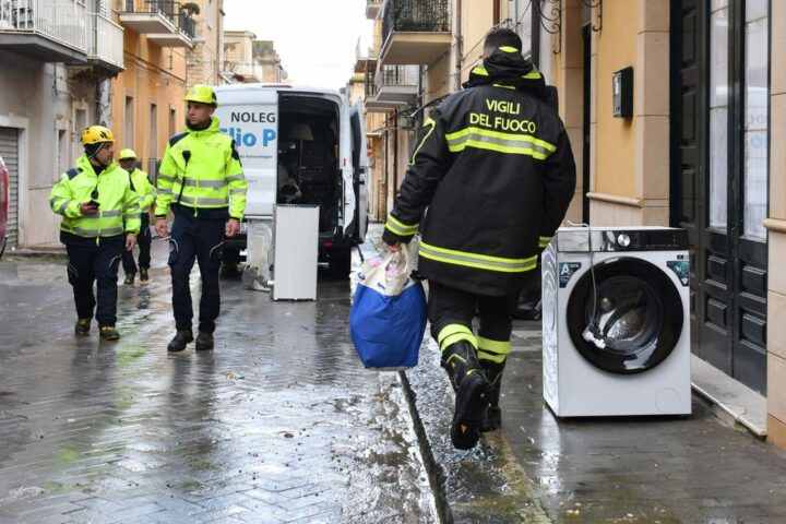 Frana di Niscemi: Meloni promette risposte rapide per l'emergenza di 1.500 sfollati