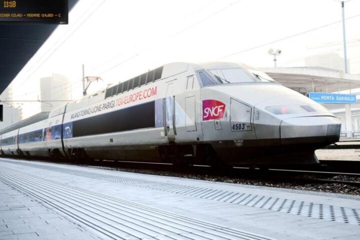 Francia, polemica sulle nuove carrozze dei treni vietate ai bambini e reazioni del governo