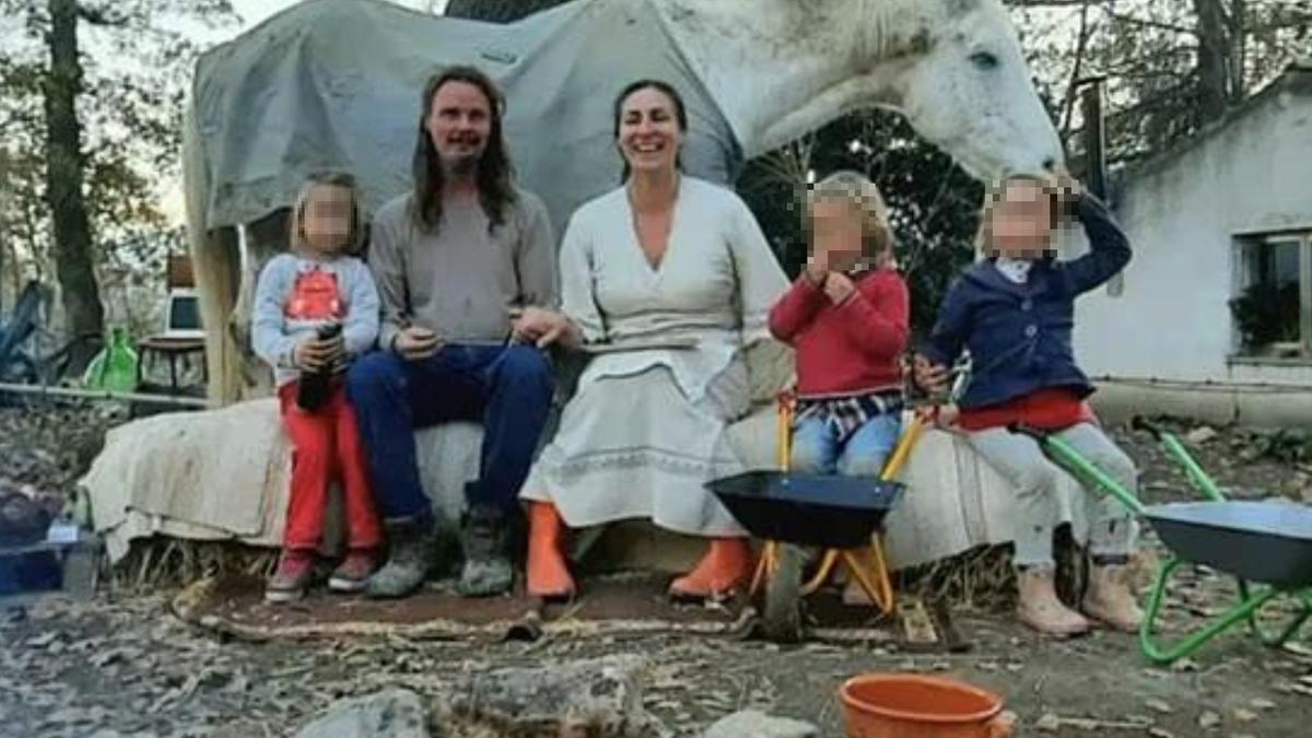 Genitori della famiglia del bosco chiedono la revoca dell'assistente sociale per comportamento ostile