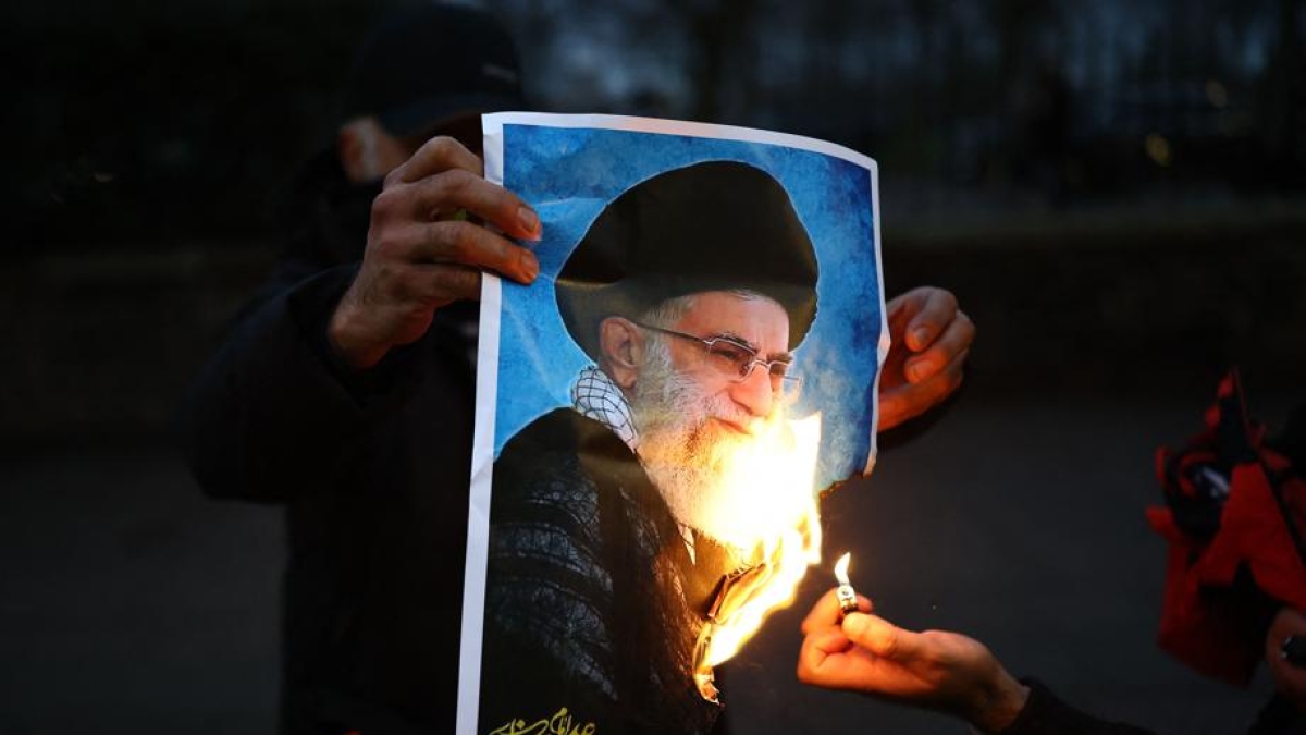 Gli oligarchi governano l'Iran mentre l'inflazione esplode e scoppiano le proteste