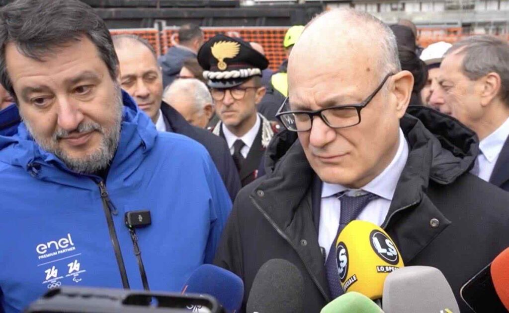 Gualtieri critica le misure di Salvini, il ministro si allontana infastidito durante il sopralluogo a Tor Bella Monaca
