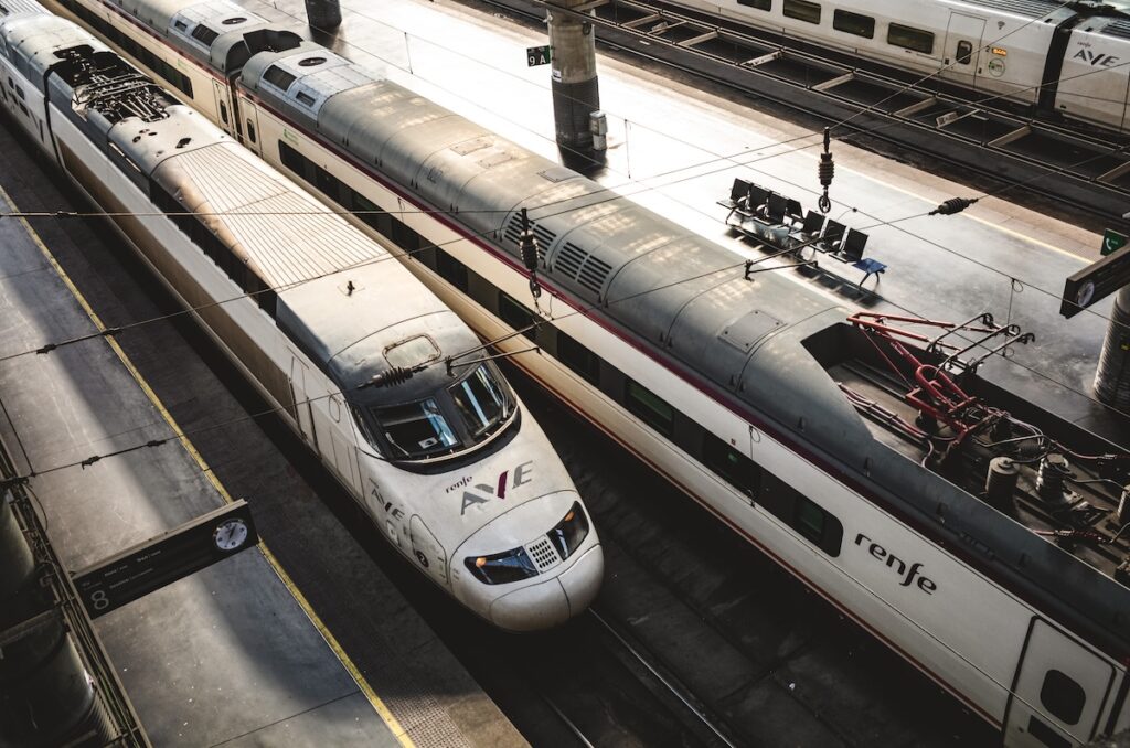Guasto ai binari nella tratta alta velocità Madrid-Barcellona causa ritardi significativi