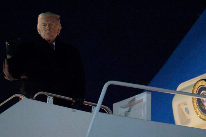 Guasto all'Air Force One costringe Trump a tornare negli Stati Uniti prima di Davos