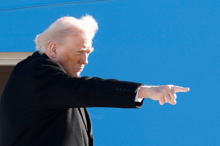 I raid chirurgici di Trump: Bannon spiega le lezioni apprese dall'Iraq e il contesto del Venezuela