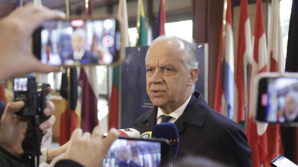 Il governo italiano affronta sfide sulla sicurezza e il braccio di ferro interno sulla Consob