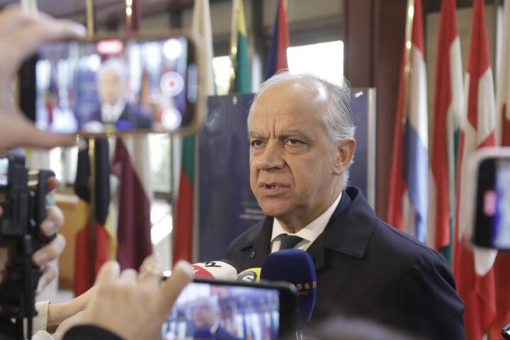 Il governo italiano affronta sfide sulla sicurezza e il braccio di ferro interno sulla Consob