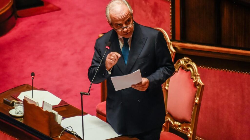 Il governo italiano annuncia un nuovo decreto sicurezza: espulsioni accelerate e misure contro le baby gang