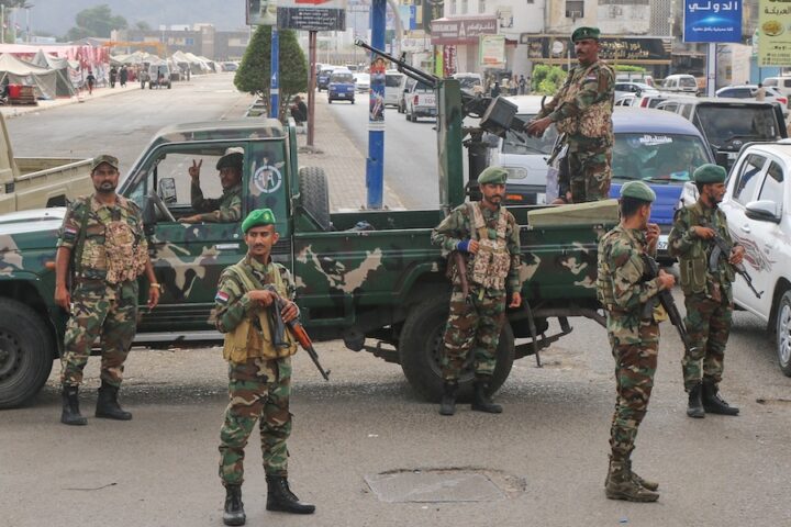 Il governo yemenita avvia un'operazione per riconquistare posizioni dell'STC con il supporto saudita