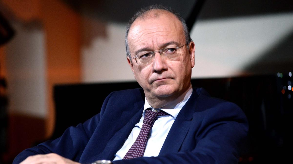 Il ministro Valditara propone metal detector nelle scuole dopo l’omicidio di uno studente a La Spezia