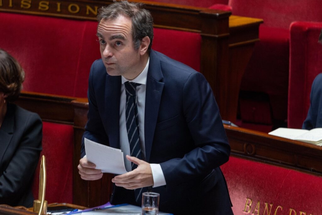 Il primo ministro francese ricorre all'articolo 49.3 per approvare la legge di bilancio senza voto parlamentare