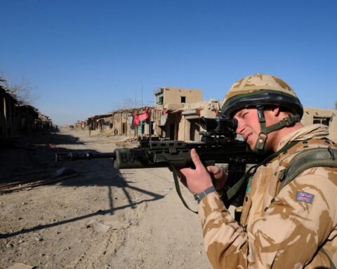 Il principe Harry critica Donald Trump: «Rispetto per i morti e feriti in missione Nato in Afghanistan»