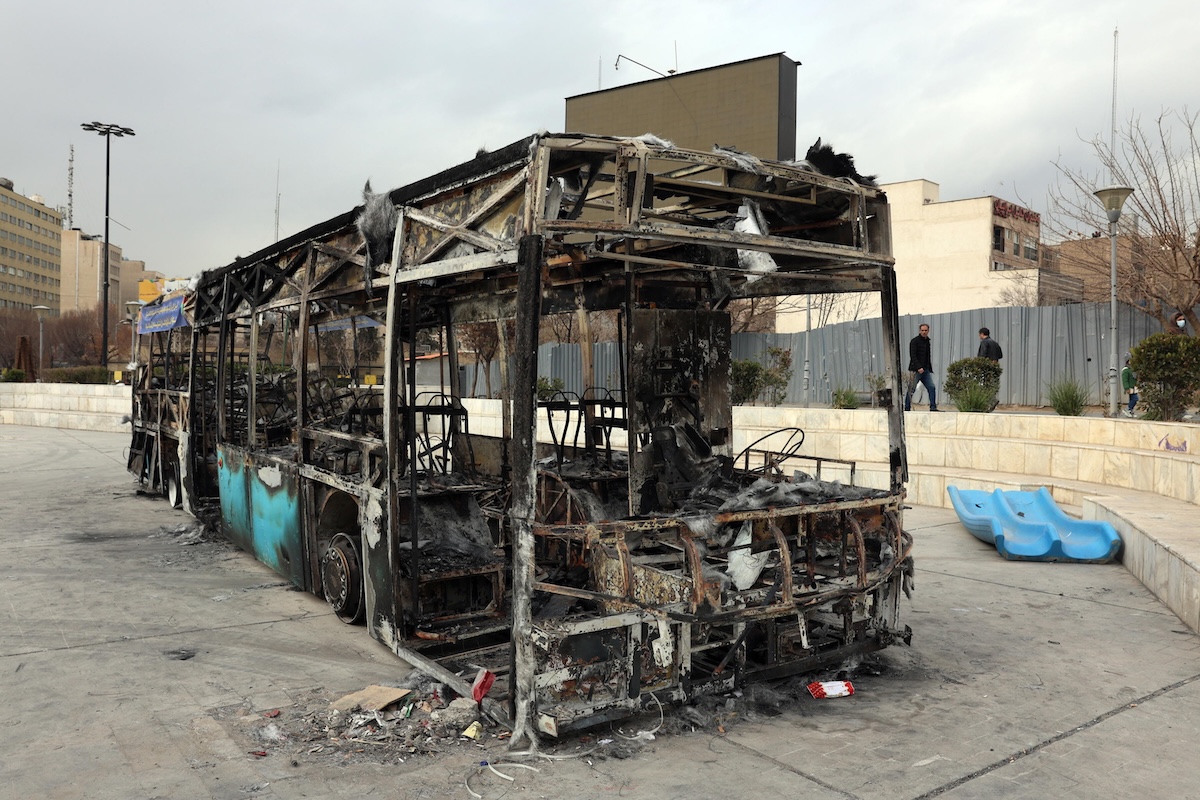 Il regime iraniano reprime le proteste con violenza senza precedenti