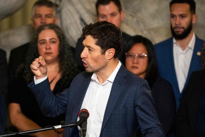 Il sindaco di Minneapolis diventa un'icona anti-Trump per i democratici americani