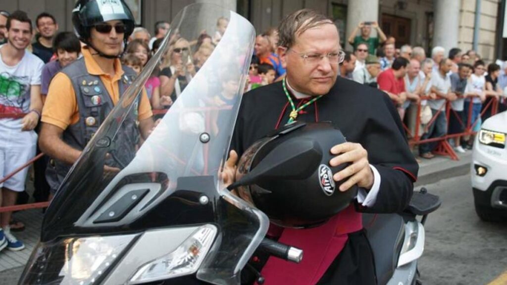 Il vescovo di Alessandria sotto inchiesta per spese e stili di vita controversi