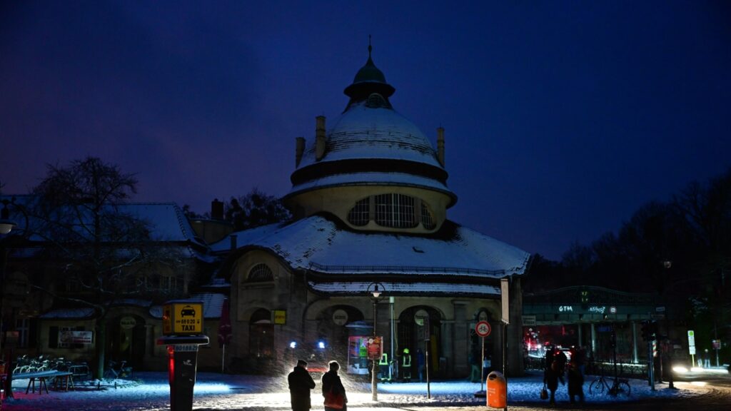 Incendio ai cavi ad alta tensione causa blackout per 50 mila famiglie a Berlino