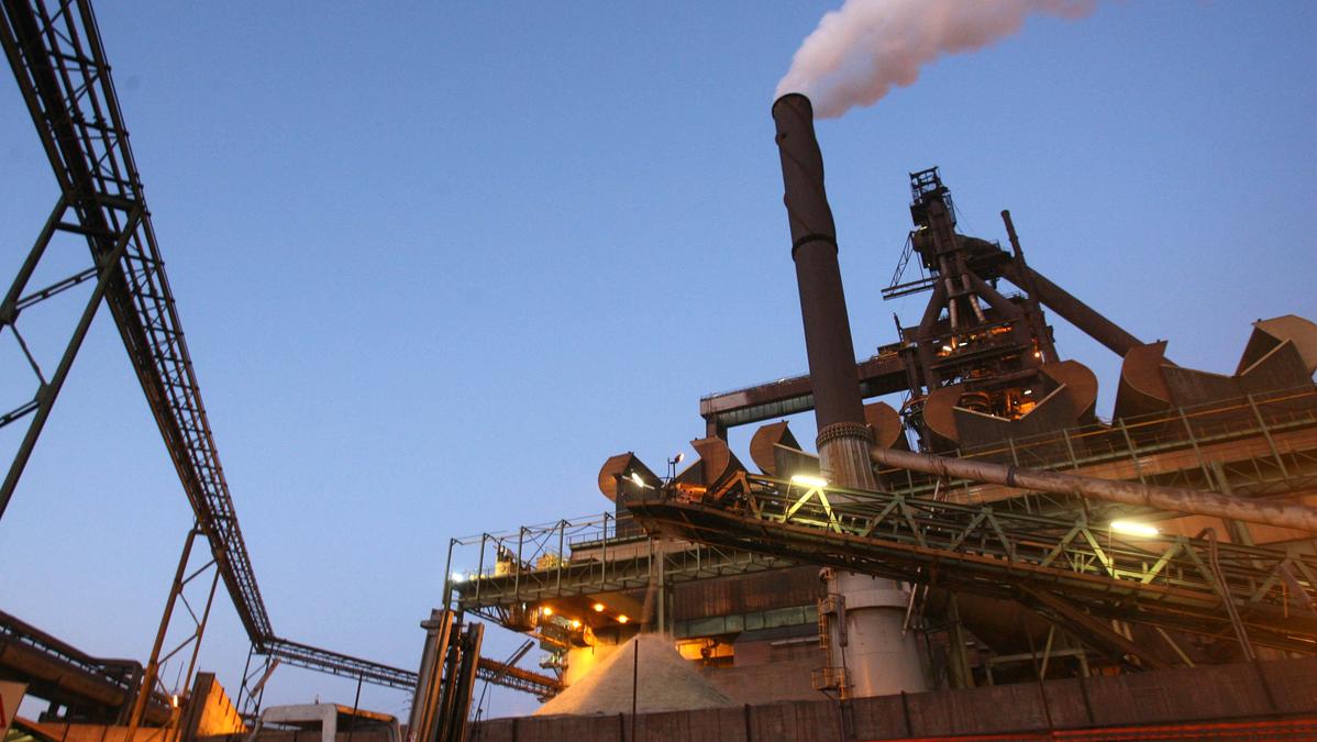 Incidente mortale all'ex Ilva di Taranto, muore l'operaio Claudio Salamida durante un controllo delle valvole