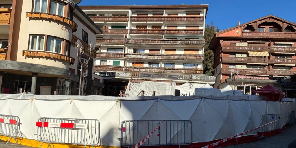 Indagati per omicidio colposo e incendio i proprietari del bar di Crans-Montana dopo la tragedia di Capodanno