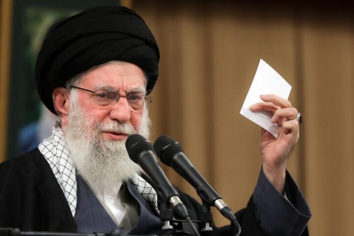 Iran, Trump avverte: «Attaccheremo se non ci sarà accordo sul nucleare»