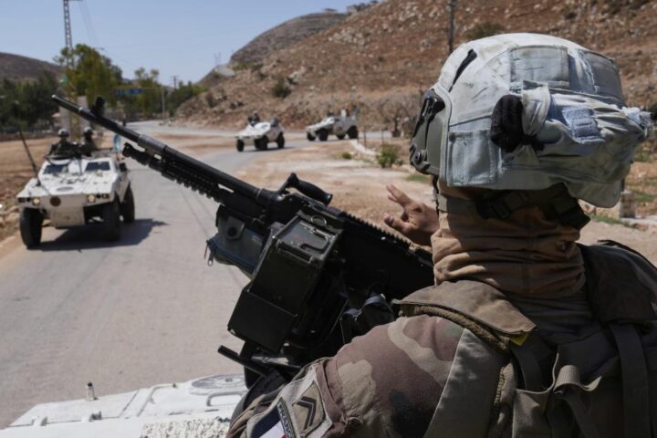 Israele bombarda vicino ai soldati Unifil in Libano: violazione della risoluzione Onu e rischio per la stabilità