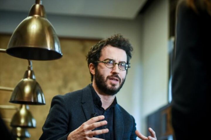 Jonathan Safran Foer: «Negli Usa la democrazia è in declino a causa dell’autoritarismo di Trump»