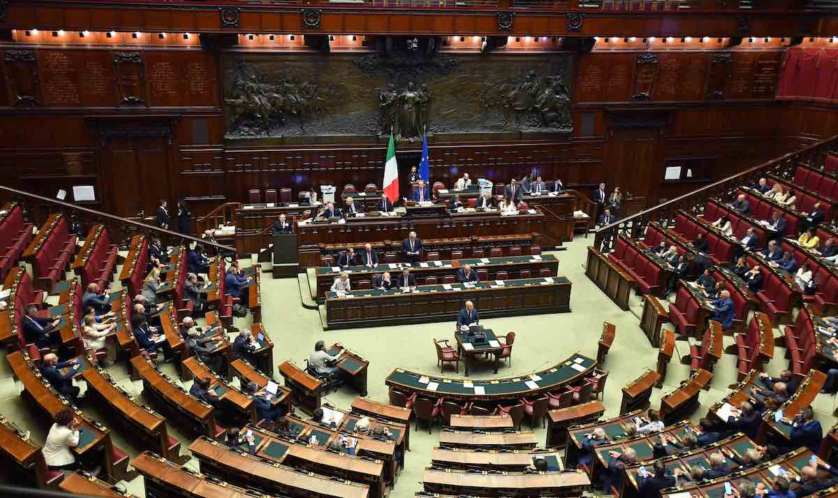 La Camera introduce nuove luci per il microfono: il cambiamento arriva il 19 gennaio