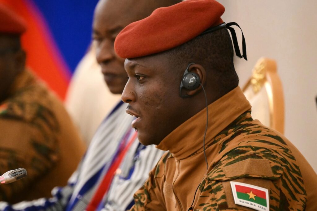 La giunta militare del Burkina Faso scioglie tutti i partiti politici del paese