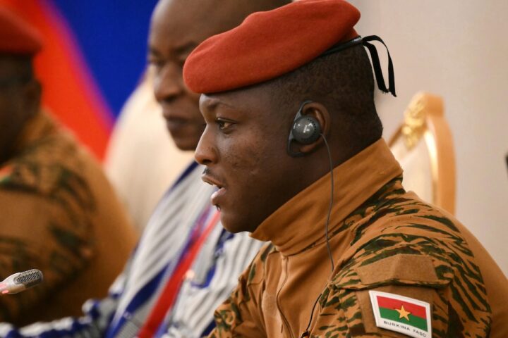 La giunta militare del Burkina Faso scioglie tutti i partiti politici del paese