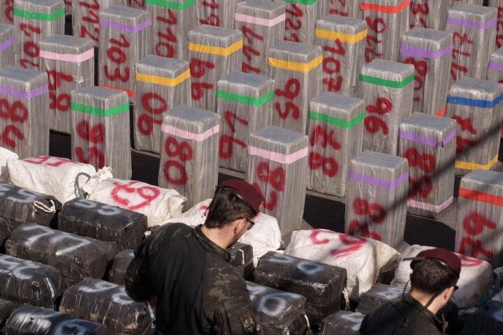 La polizia spagnola sequestra 10 tonnellate di cocaina in un carico di sale alle Canarie