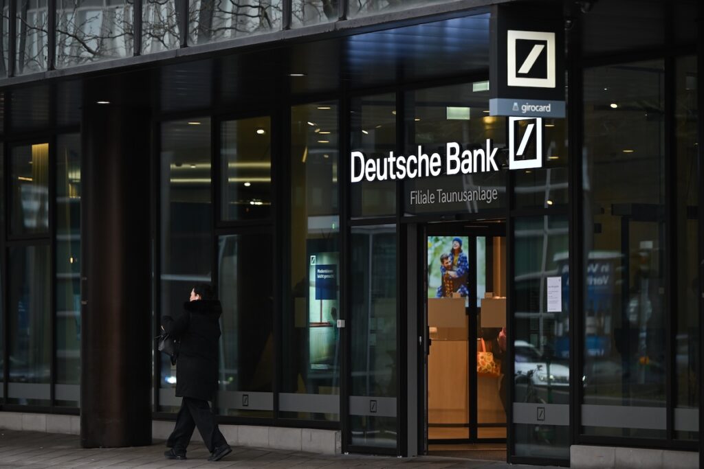 La polizia tedesca perquisisce gli uffici di Deutsche Bank nell'ambito di un'indagine sul riciclaggio di denaro