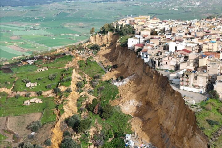 La procura di Gela avvia indagine per disastro colposo dopo frana a Niscemi